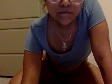 girl
        rleah832 cam image #3246945