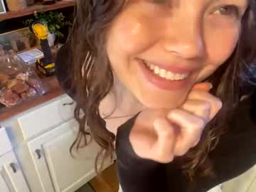 girl
        emersoncane cam image #1875094