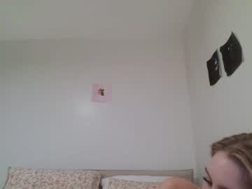 girl
        bellaryderr cam image #370037