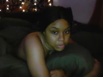 girl
        clichshay cam image #2126910
