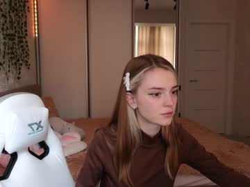 girl
        cyberslime cam image #1806663