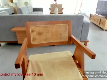 girl
        carolinaherera cam image #652018