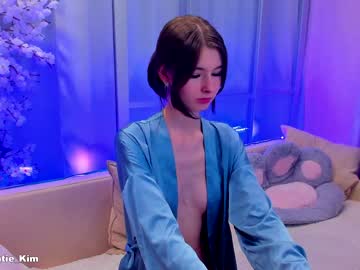 girl
        kimwaynekw cam image #1110660