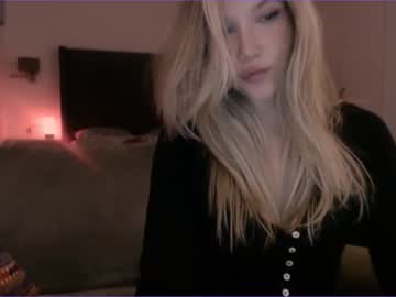 girl
        bitter_moon cam image #205245