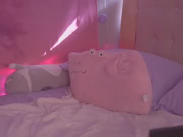 girl
        kittenmoon_ cam image #903892