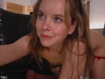 girl
        milly_shy cam image #3594172