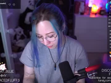 girl
        blue_mooncat cam image #1177037