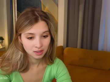 girl
        milablush cam image #777519