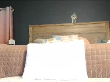 couple
        mssbb cam image #3647838
