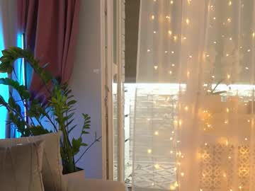 girl
        sweety_rinushka_ cam image #2386702