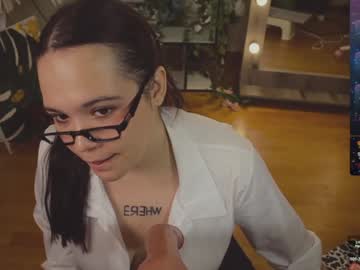 girl
        chery_lady22 cam image #3905695