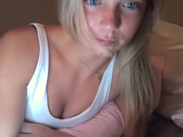 girl
        sweethailey101 cam image #2805363