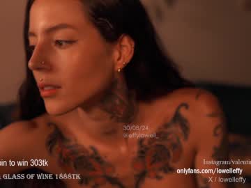 girl
        effylowell_ cam image #3289515
