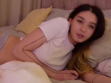 girl
        sarasuo cam image #3382664
