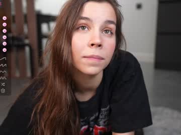 girl
        monika_youthfull cam image #4268766