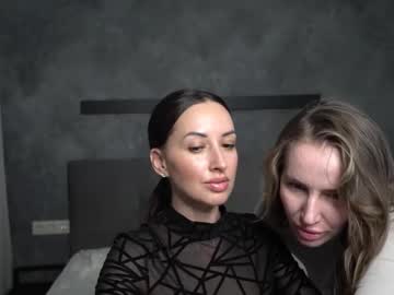 couple
        lipped_witch cam image #3816744