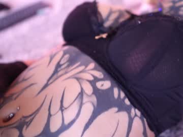 girl
        goth_dolll cam image #3866272