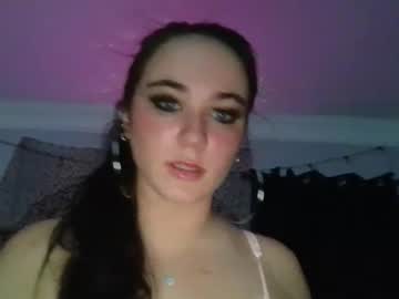 girl
        nikkivalentine34919 cam image #3558106