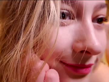 girl
        aveksmr cam image #1555321