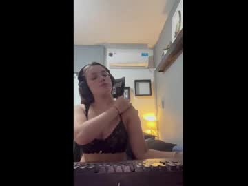 girl Webcam Girls Sex Thressome And Foursome with eemilyyyy19