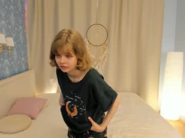 girl
        jettabinford cam image #2762459