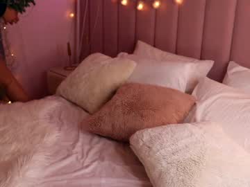 girl
        mary_lise cam image #2044188