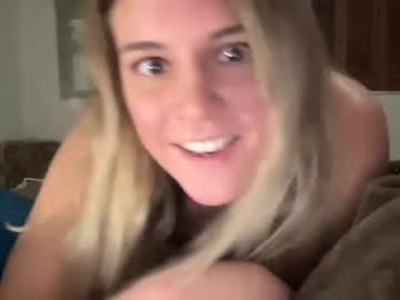 couple
        snowbunnyass cam image #905254