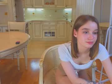 girl
        harrieteasley cam image #3476699