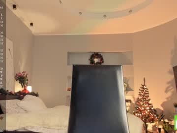 girl
        margarethowell cam image #3778561