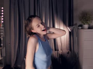 girl
        loveeonlovee cam image #2347614