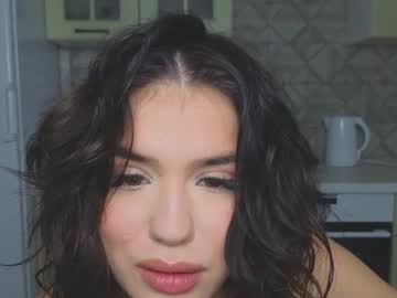 girl
        mia__lunaa cam image #3360262