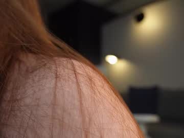 girl
        milablum cam image #4542239