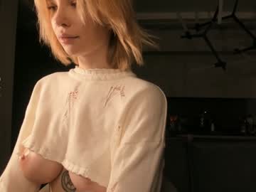 girl
        alicepreuoston cam image #3257519