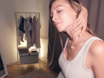 girl
        wave_of_happy_ cam image #1773019