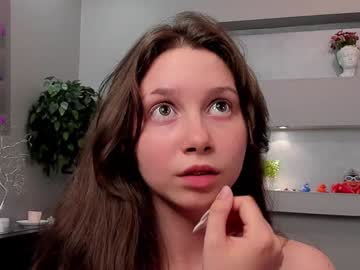 girl
        lynngroves cam image #3063270