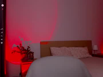 girl
        lumoore cam image #4220268