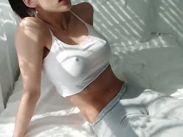 girl
        littlegreekflower cam image #4129448