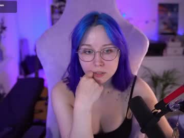 girl
        blue_mooncat cam image #2962047