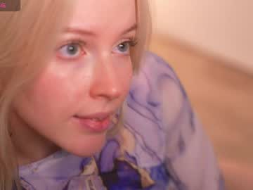girl
        my_stella cam image #3971644