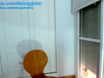 girl
        dulceyjohn cam image #1352622