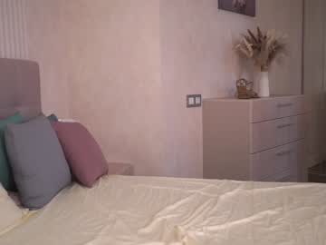 girl
        gold_blond cam image #3286097