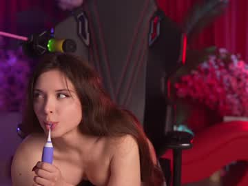 girl
        kittycaitlin cam image #4135743