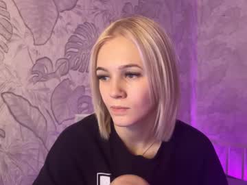girl
        melody_stewart cam image #4281240