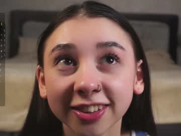 girl
        zarascarlett cam image #3790987