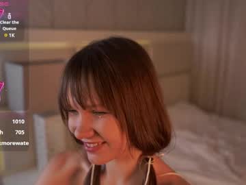 girl
        little_lolla18 cam image #3470259