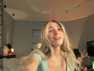 girl
        margarethowell cam image #3705744