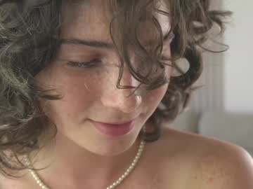 girl
        you_fell_in_love cam image #3247842