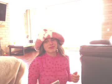 girl
        kendalltyler cam image #3143406