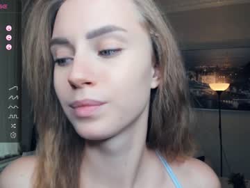 girl
        _wild_orchid_ cam image #1786917