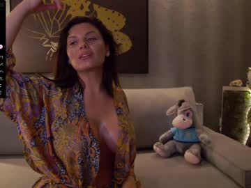 girl
        karrin cam image #1386303